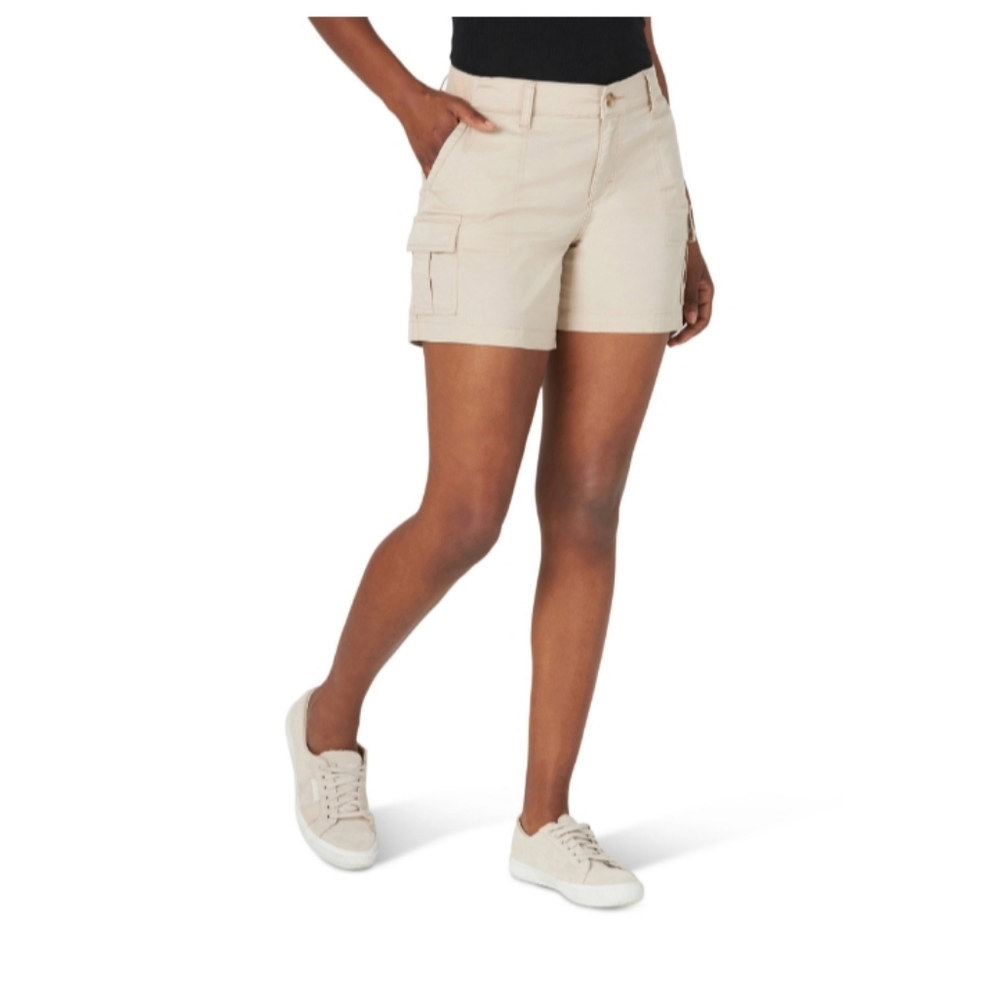 NWT Woman's Lee 5" Cargo Shorts